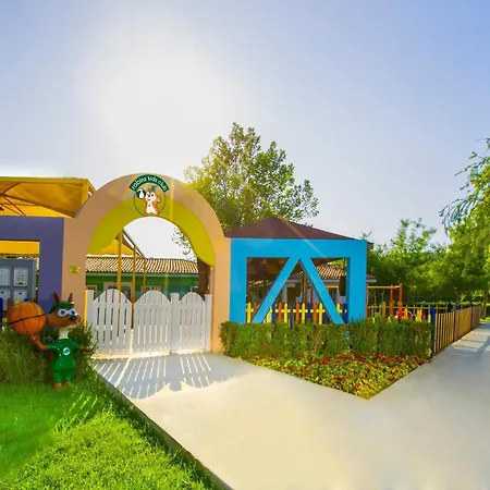 Resort Sherwood Exclusive Lara