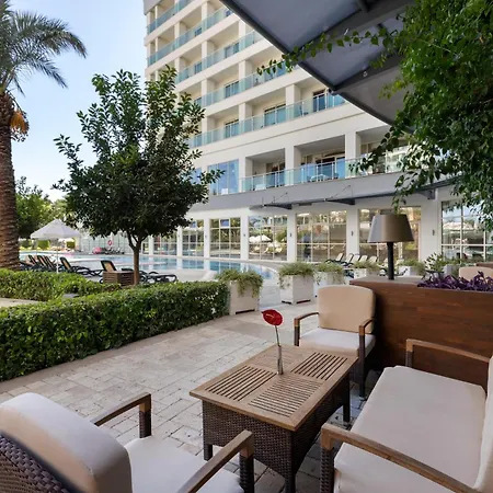 Sherwood Exclusive Lara