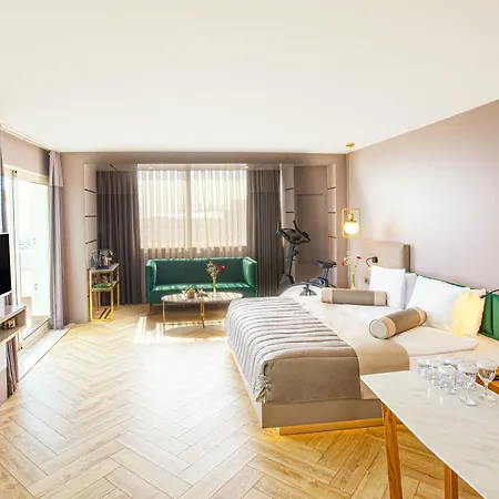 Resort Sherwood Exclusive Lara