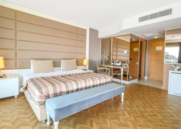 Sherwood Exclusive Lara